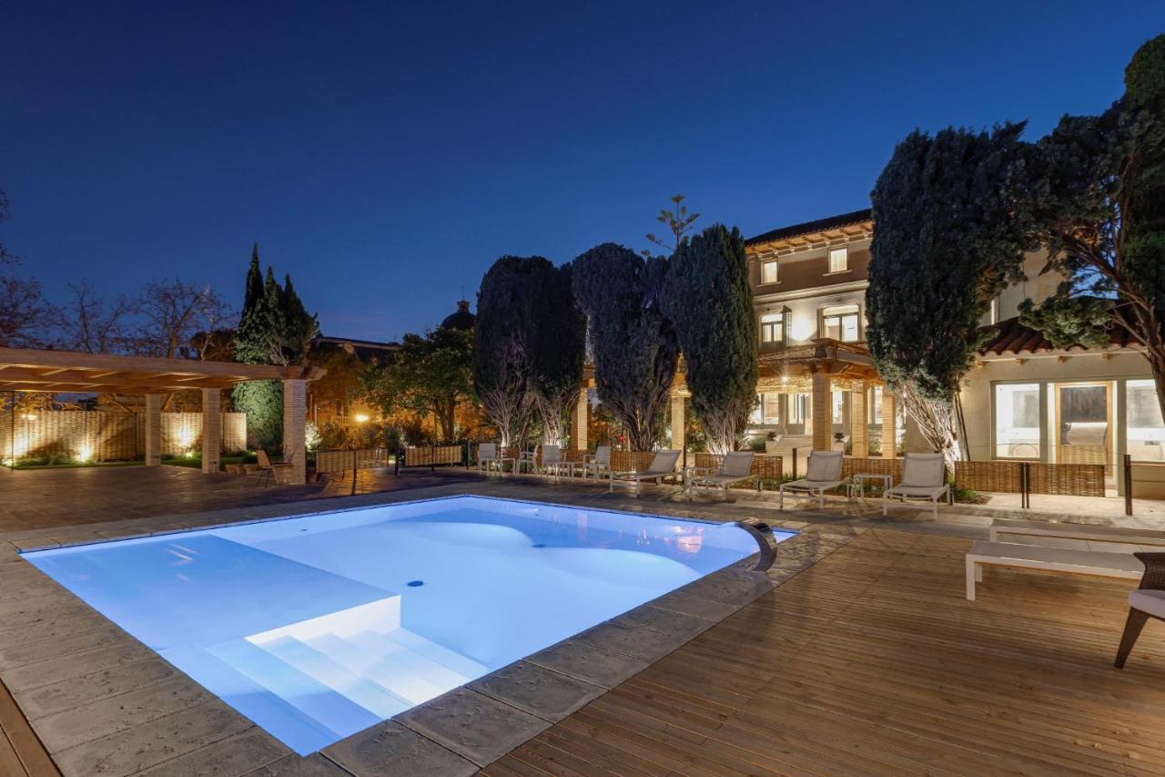 Hotel Boutique Mirlo 巴塞罗那 外观 照片 The hotel's swimming pool